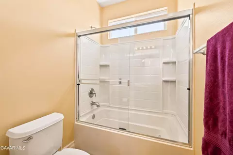 Bath - 3625 Paddock Way, Lancaster, CA 93536 photo 5 of 8