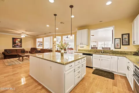 Kitchen - 3625 Paddock Way, Lancaster, CA 93536 photo 2 of 7