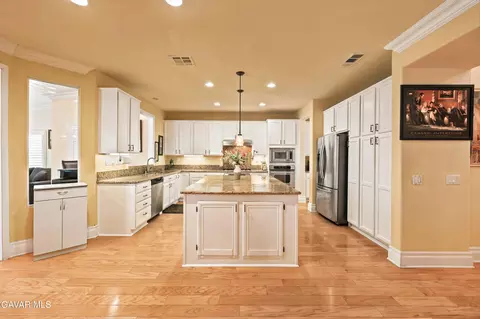 Kitchen - 3625 Paddock Way, Lancaster, CA 93536 photo 5 of 7