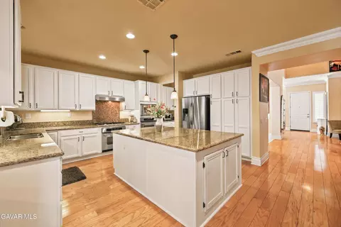 Kitchen - 3625 Paddock Way, Lancaster, CA 93536 photo 4 of 7