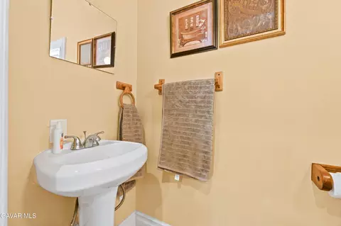 Bath - 3625 Paddock Way, Lancaster, CA 93536 photo 3 of 8