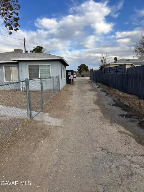Entry Way - Undisclosed, Lancaster, CA 93535 photo 2 of 2
