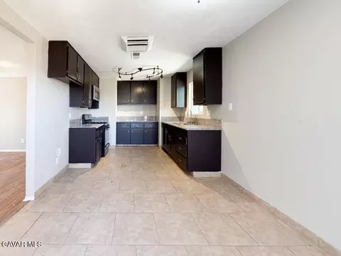 40205 E 162nd St, Palmdale, CA 93591 photo 2