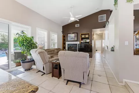 Entry Way - 43244 Haven Pl, Lancaster, CA 93536 photo 4 of 4