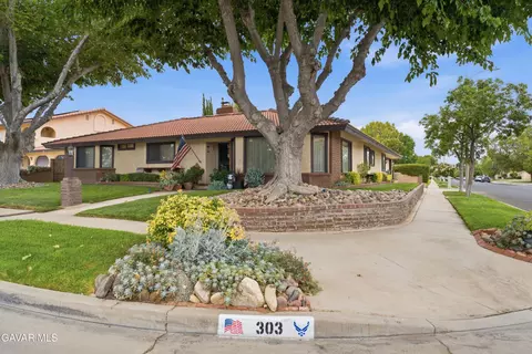 303 Susan Ct, Palmdale, CA 93551
