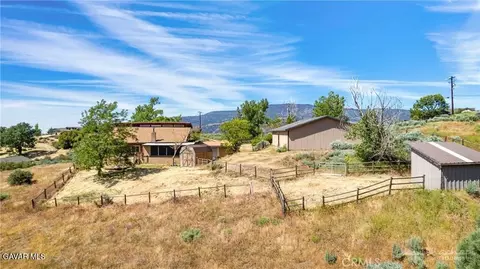 Exterior - 30771 Fox Ridge Ct, Tehachapi, CA 93561 photo 7 of 8