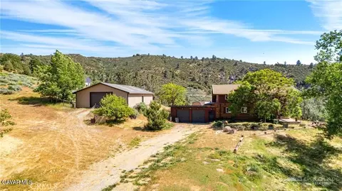 Exterior - 30771 Fox Ridge Ct, Tehachapi, CA 93561 photo 2 of 8