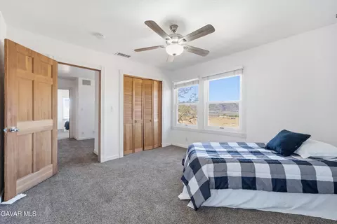 Bedroom - 18518 Pellisier Rd, Tehachapi, CA 93561 photo 3 of 4