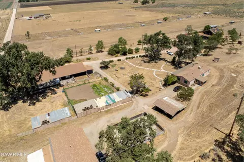 View/Area - 18518 Pellisier Rd, Tehachapi, CA 93561 photo 6 of 15