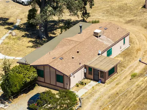 View/Area - 18518 Pellisier Rd, Tehachapi, CA 93561 photo 3 of 15
