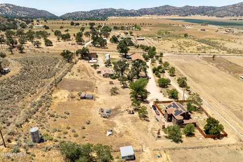 View/Area - 18518 Pellisier Rd, Tehachapi, CA 93561 photo 14 of 15