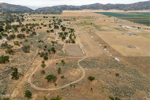 View/Area - 18518 Pellisier Rd, Tehachapi, CA 93561 photo 13 of 15