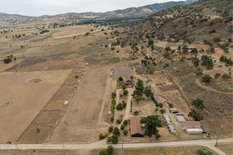 View/Area - 18518 Pellisier Rd, Tehachapi, CA 93561 photo 10 of 15