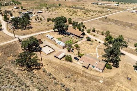 View/Area - 18518 Pellisier Rd, Tehachapi, CA 93561 photo 9 of 15