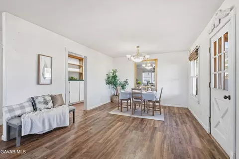 Dining - 18518 Pellisier Rd, Tehachapi, CA 93561 photo 1 of 2