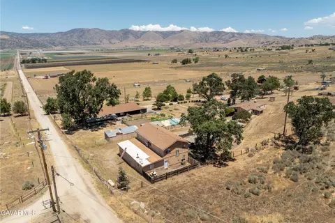 View/Area - 18518 Pellisier Rd, Tehachapi, CA 93561 photo 5 of 15