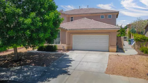 44643 Leslie Ct, Lancaster, CA 93535 photo 2