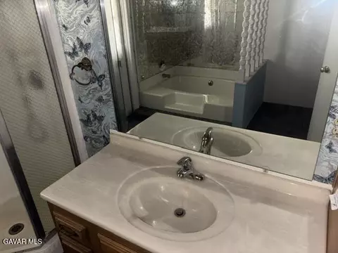 Bath - 601 Maple St, Tehachapi, CA 93561 photo 1 of 8