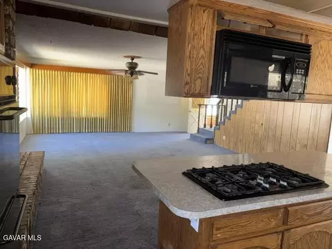 Living - 601 Maple St, Tehachapi, CA 93561 photo 1 of 6