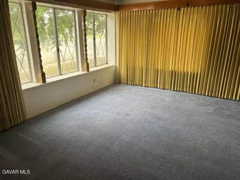 Living - 601 Maple St, Tehachapi, CA 93561 photo 4 of 6
