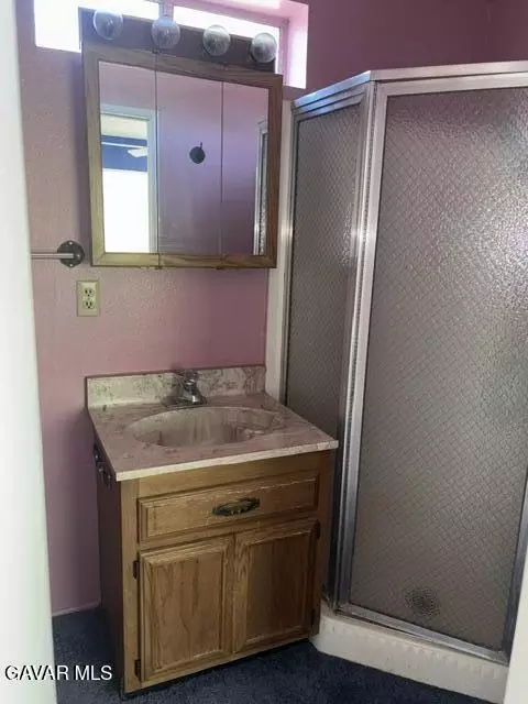 Bath - 601 Maple St, Tehachapi, CA 93561 photo 3 of 8