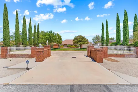 43636 Devyn Ln, Lancaster, CA 93535 photo 2