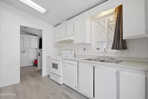 Kitchen - 2121 E Avenue I #73, Lancaster, CA 93535 photo 2 of 2
