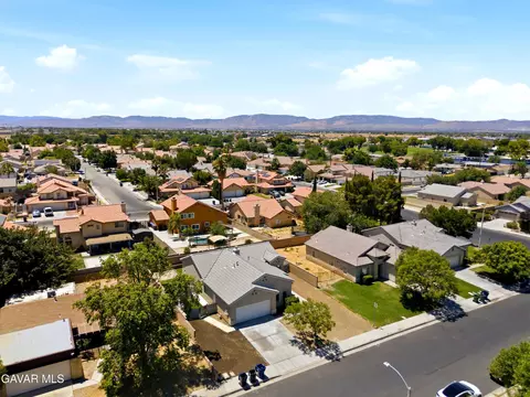 View/Area - 418 E Avenue J7, Lancaster, CA 93535 photo 4 of 6