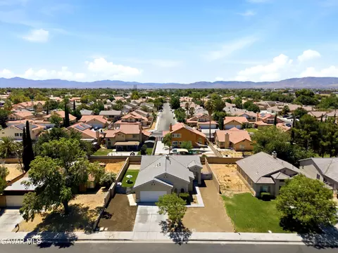 View/Area - 418 E Avenue J7, Lancaster, CA 93535 photo 3 of 6