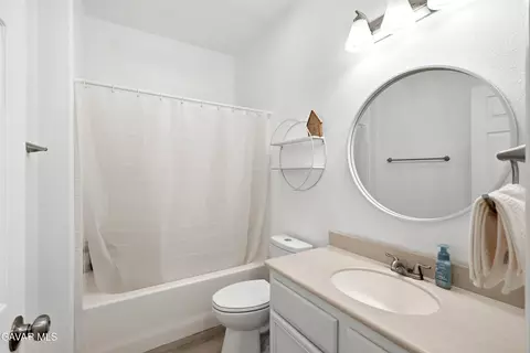 Bath - 418 E Avenue J7, Lancaster, CA 93535 photo 2 of 3