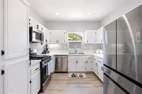 Kitchen - 418 E Avenue J7, Lancaster, CA 93535 photo 1 of 3