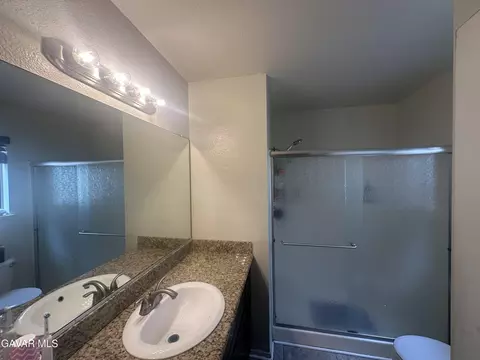 Bath - 37628 E 13th St, Palmdale, CA 93550 photo 1 of 3