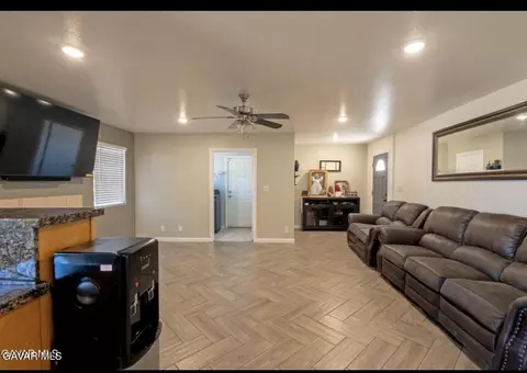 37551 29th St, Palmdale, CA 93550 photo 3