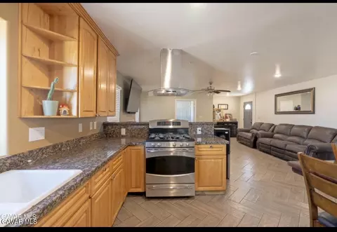 37551 29th St, Palmdale, CA 93550 photo 6