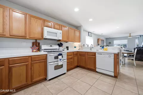 Kitchen - 917 Laura Ln, Tehachapi, CA 93561 photo 1 of 1