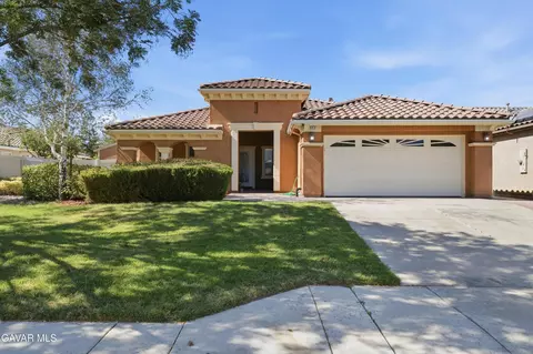 Exterior - 917 Laura Ln, Tehachapi, CA 93561 photo 2 of 3