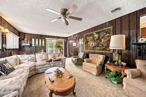 Living - 517 S Mill St, Tehachapi, CA 93561 photo 7 of 7