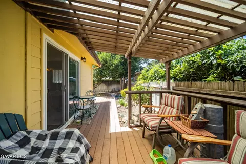 Exterior - 517 S Mill St, Tehachapi, CA 93561 photo 5 of 7