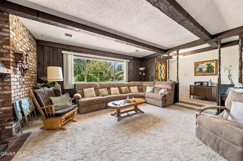 Living - 517 S Mill St, Tehachapi, CA 93561 photo 3 of 7