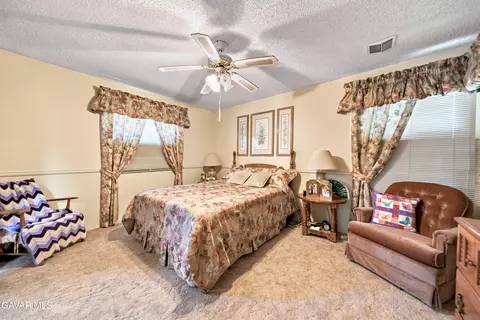 Bedroom - 517 S Mill St, Tehachapi, CA 93561 photo 4 of 5