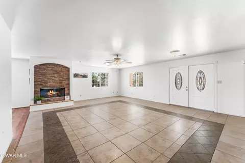 21208 Madre St, Tehachapi, CA 93561 photo 8