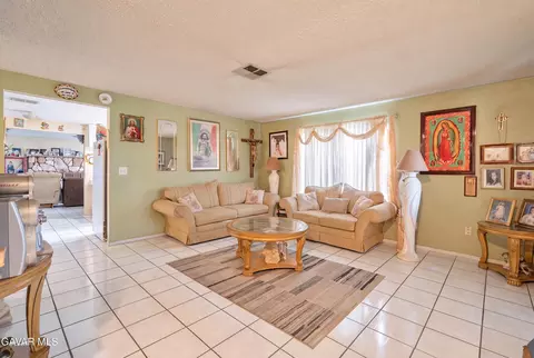Living - 37617 27th St, Palmdale, CA 93550 photo 1 of 3