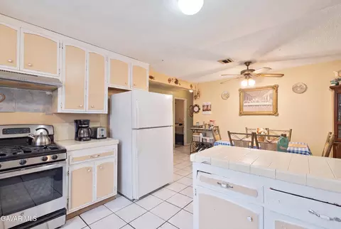 Kitchen - 37617 27th St, Palmdale, CA 93550 photo 3 of 3