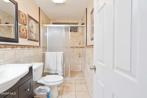 Bath - 37617 27th St, Palmdale, CA 93550 photo 2 of 3