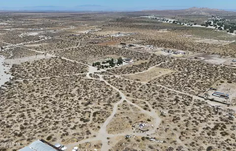 E Ave R-10, Littlerock, CA 93543 photo 2