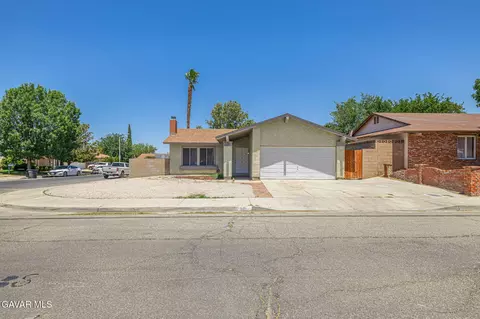 Exterior - 601 Curve Cir, Lancaster, CA 93535 photo 3 of 10