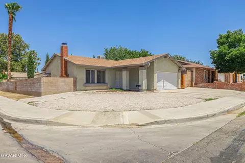 Exterior - 601 Curve Cir, Lancaster, CA 93535 photo 5 of 10