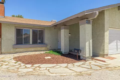 Exterior - 601 Curve Cir, Lancaster, CA 93535 photo 6 of 10