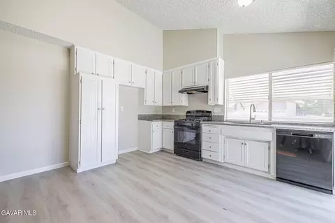 Kitchen - 601 Curve Cir, Lancaster, CA 93535 photo 1 of 2