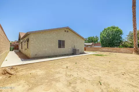 Exterior - 601 Curve Cir, Lancaster, CA 93535 photo 10 of 10